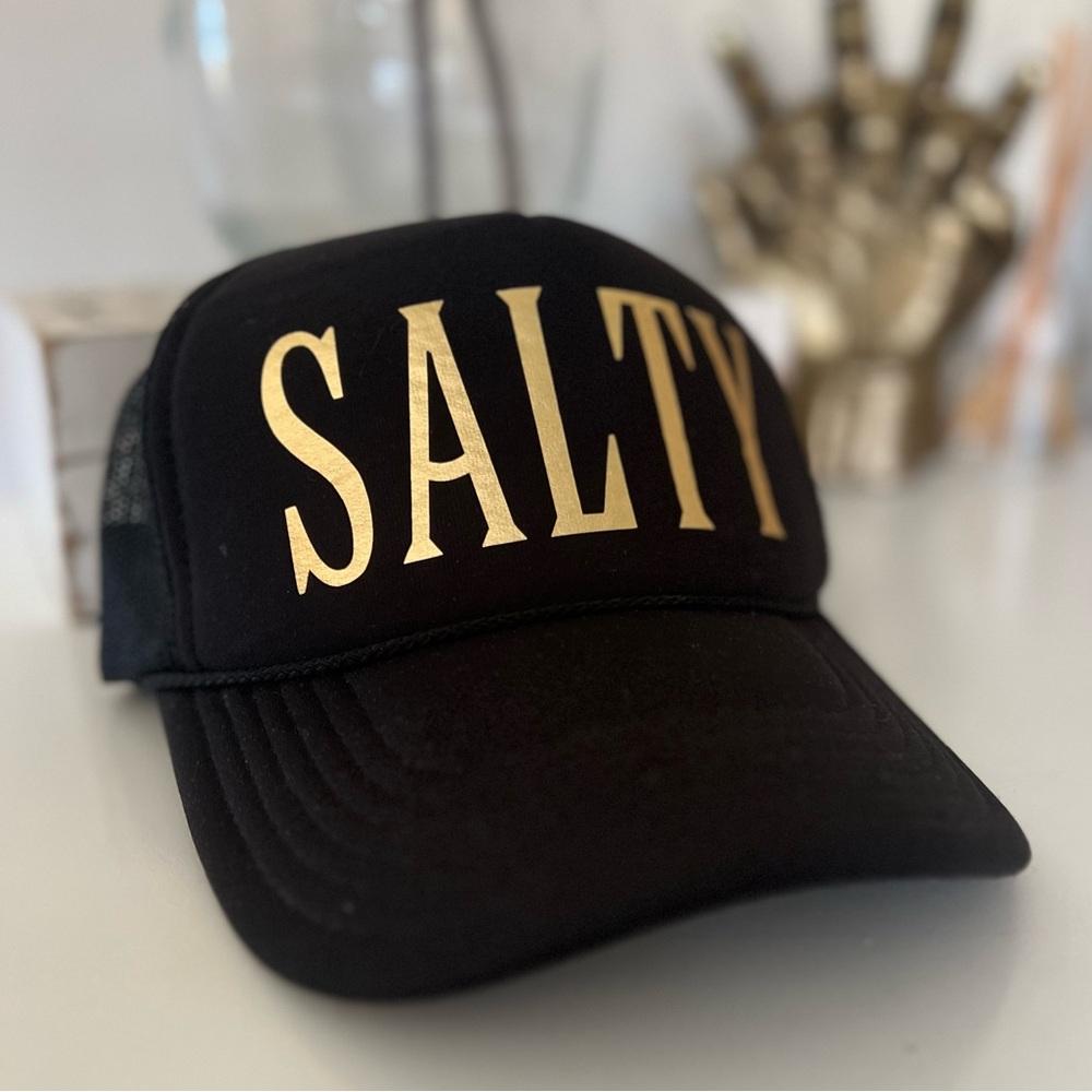 Women’s SALTY trucker hat